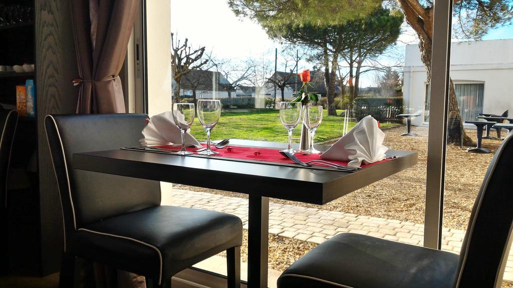Logis Hotel Restaurant Des Chateaux آزاي لو ريدو المظهر الخارجي الصورة