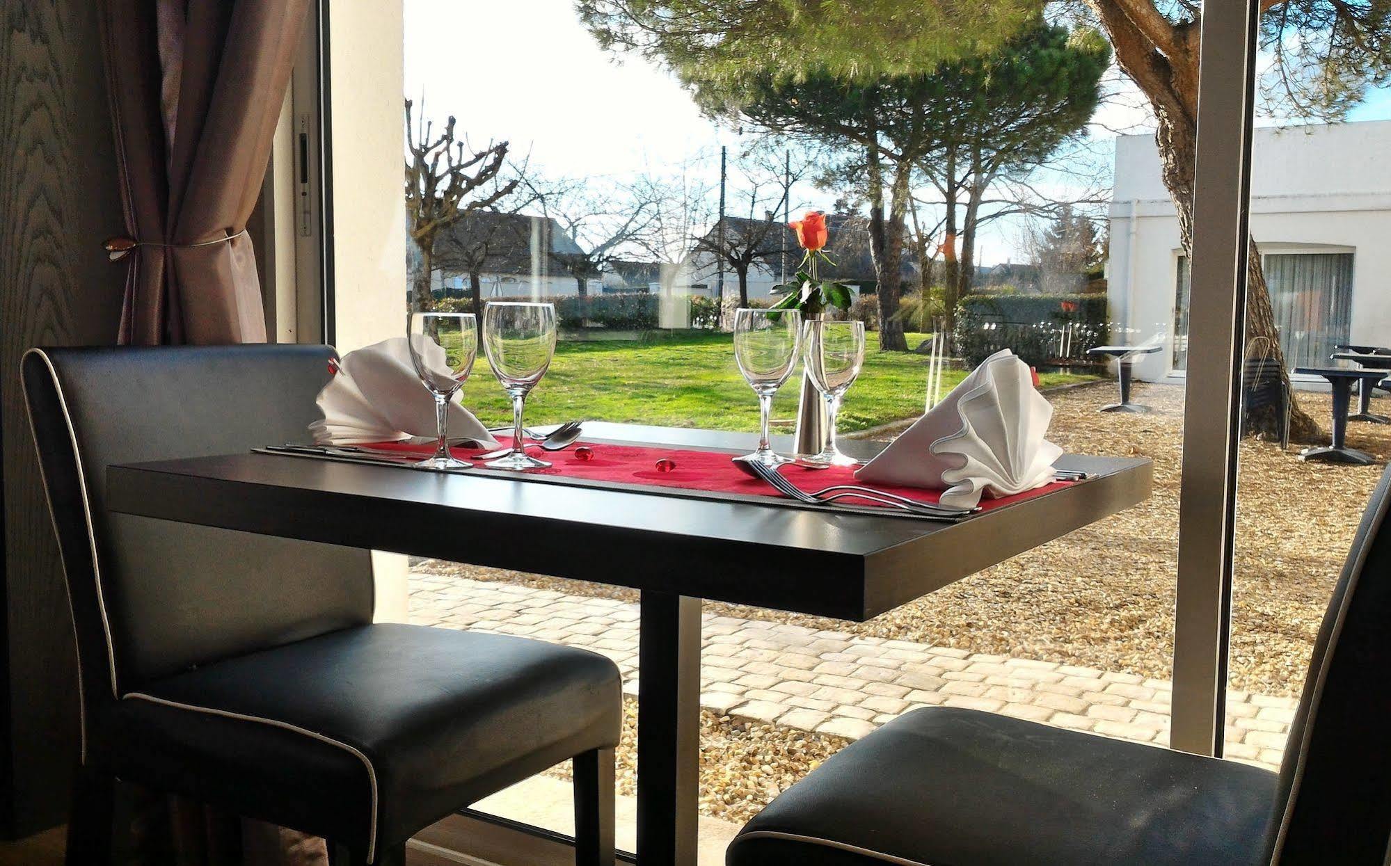 Logis Hotel Restaurant Des Chateaux آزاي لو ريدو المظهر الخارجي الصورة